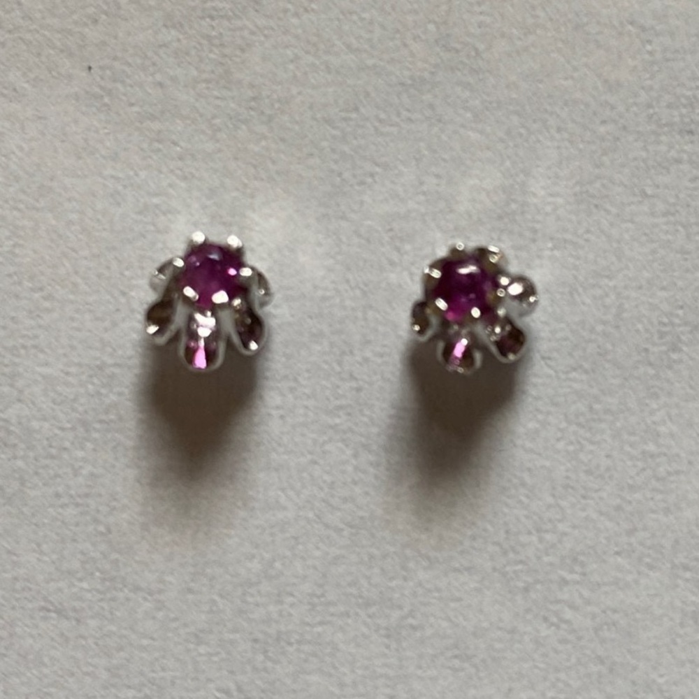14k real white gold stud earrings w/Amethyst stone !